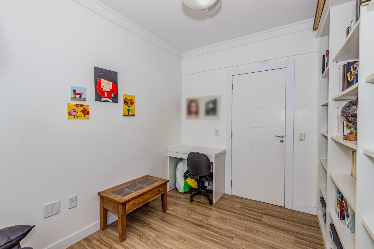 Apartamento à venda no Pioneiros: 