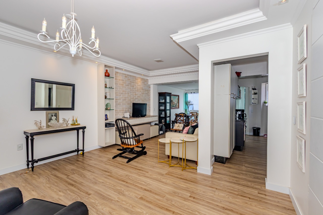 Apartamento à venda no Pioneiros: 