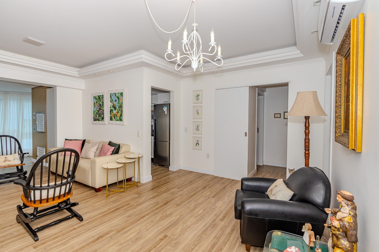 Apartamento à venda no Pioneiros: 