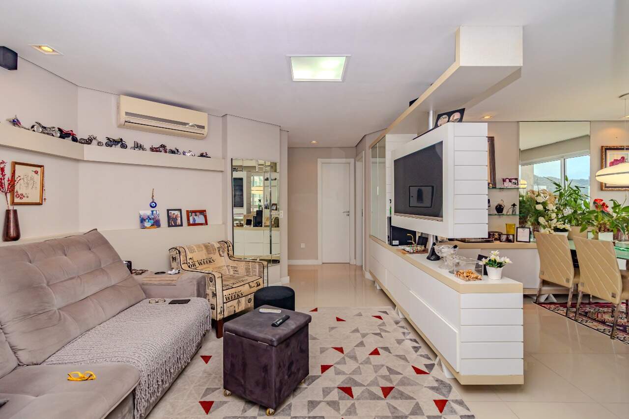 Apartamento à venda no Pioneiros: 