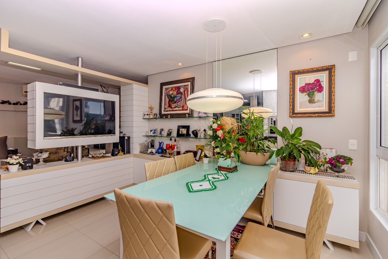 Apartamento à venda no Pioneiros: 