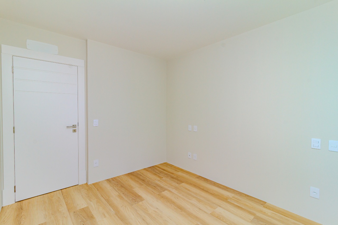 Apartamento à venda no Pioneiros: 