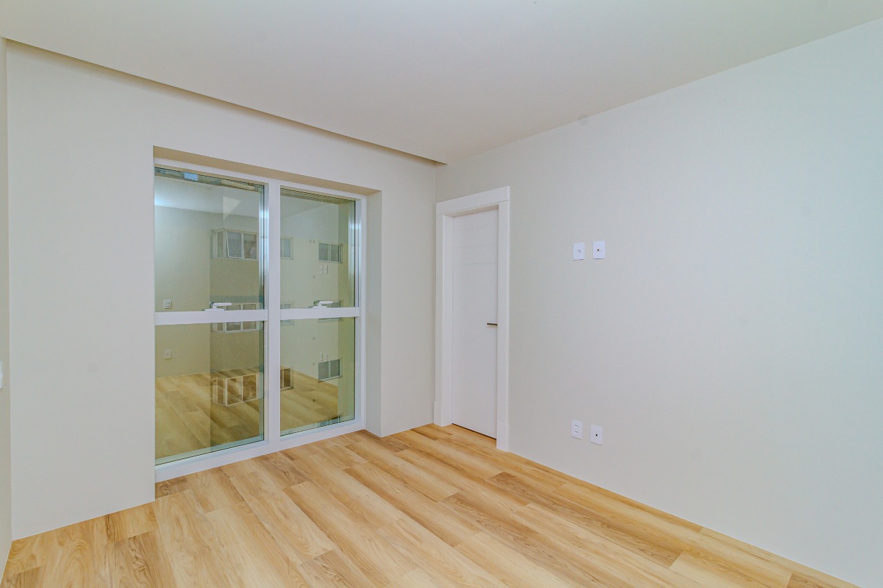 Apartamento à venda no Pioneiros: 