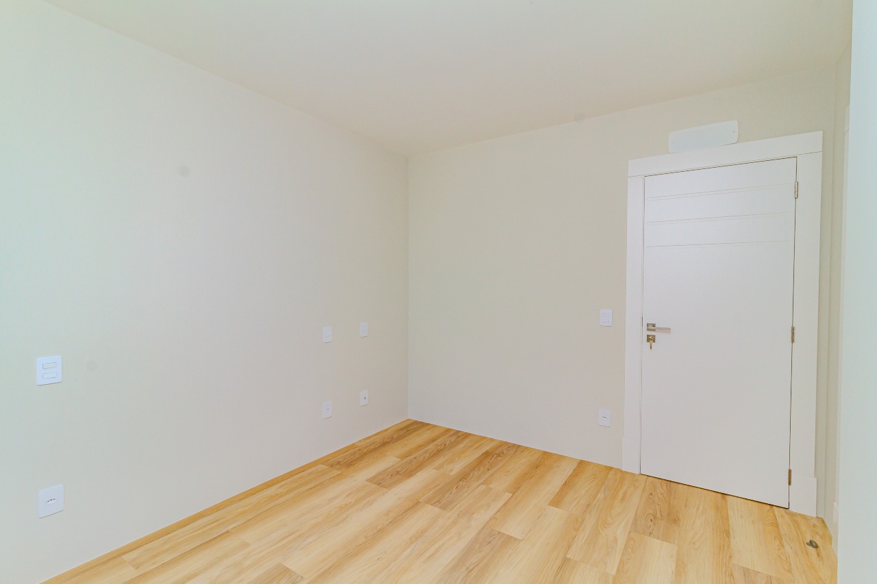 Apartamento à venda no Pioneiros: 