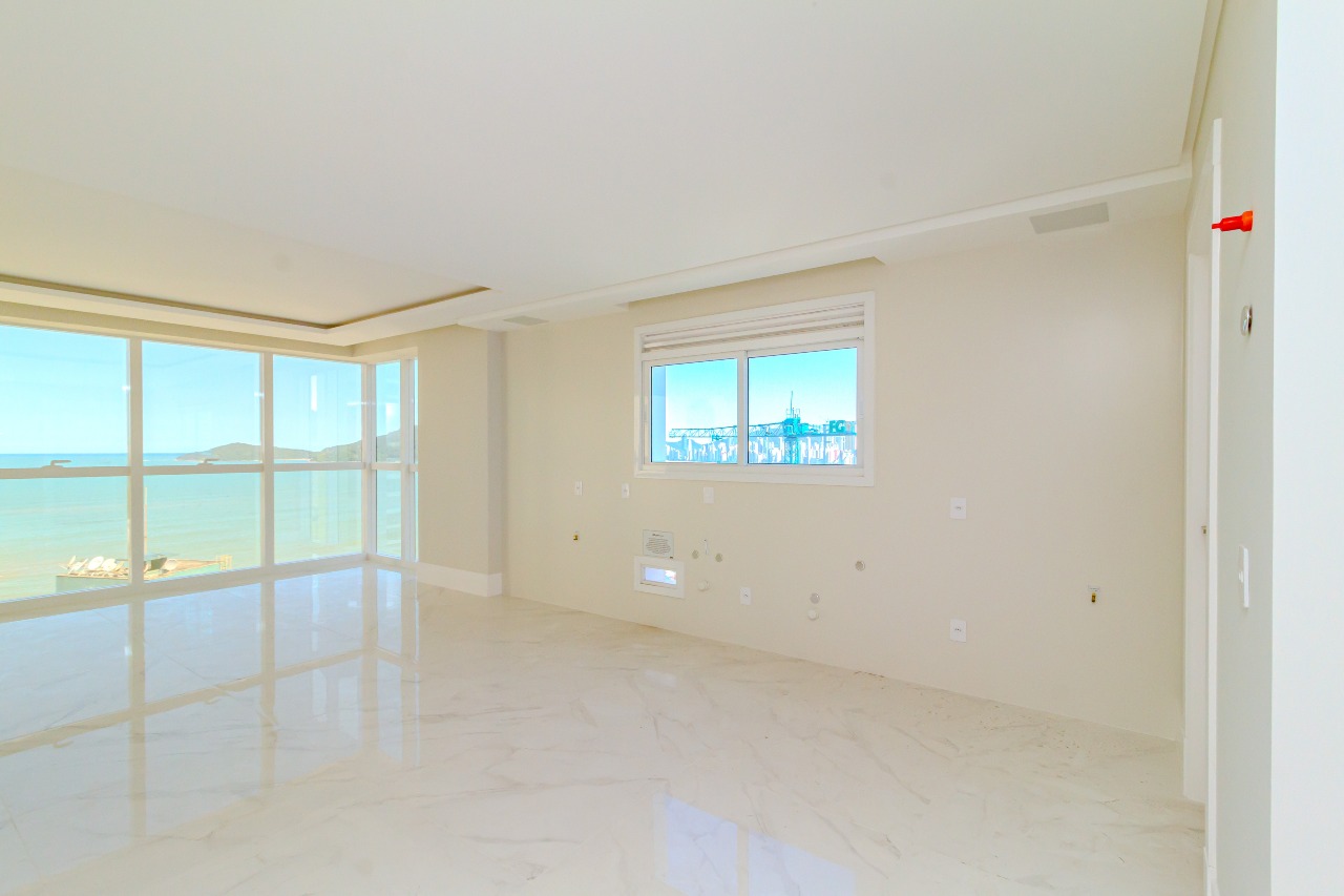 Apartamento à venda no Pioneiros: 