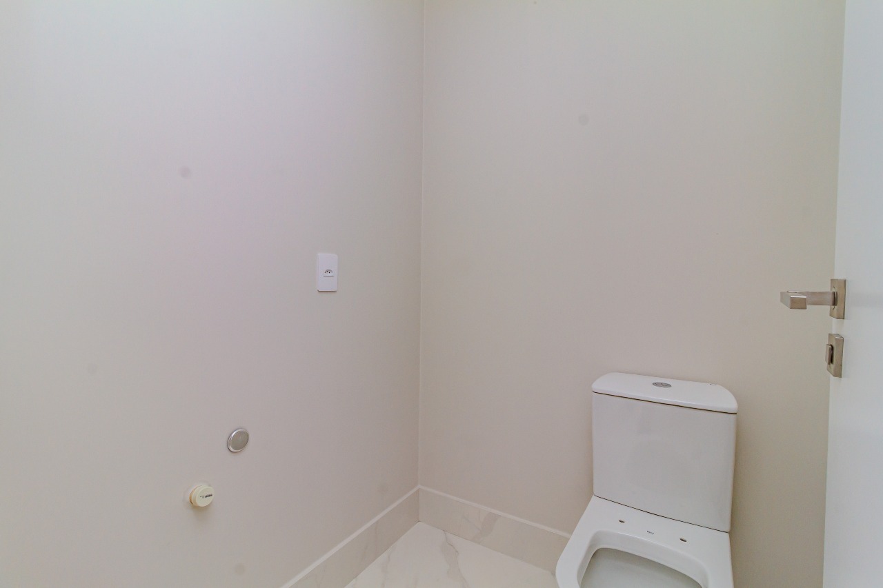 Apartamento à venda no Pioneiros: 