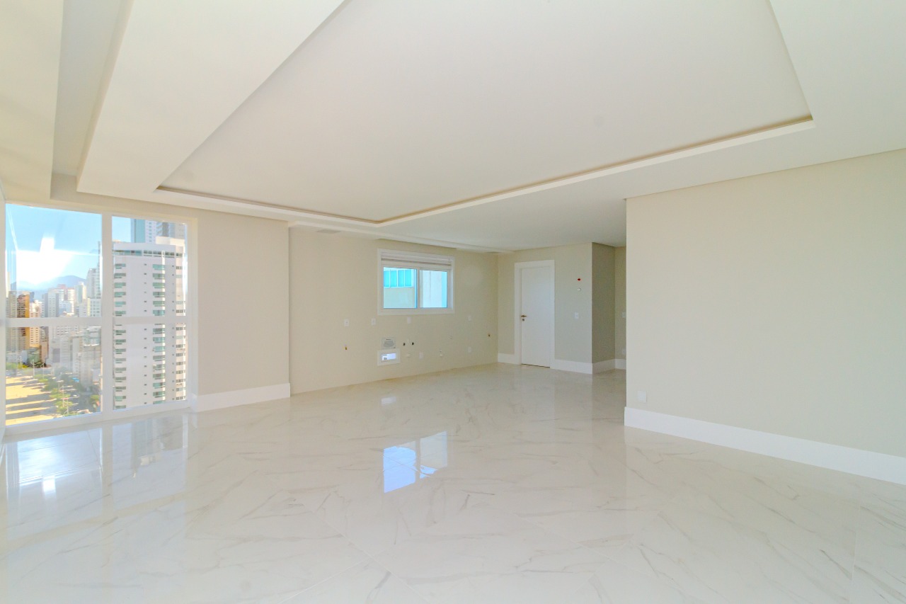 Apartamento à venda no Pioneiros: 