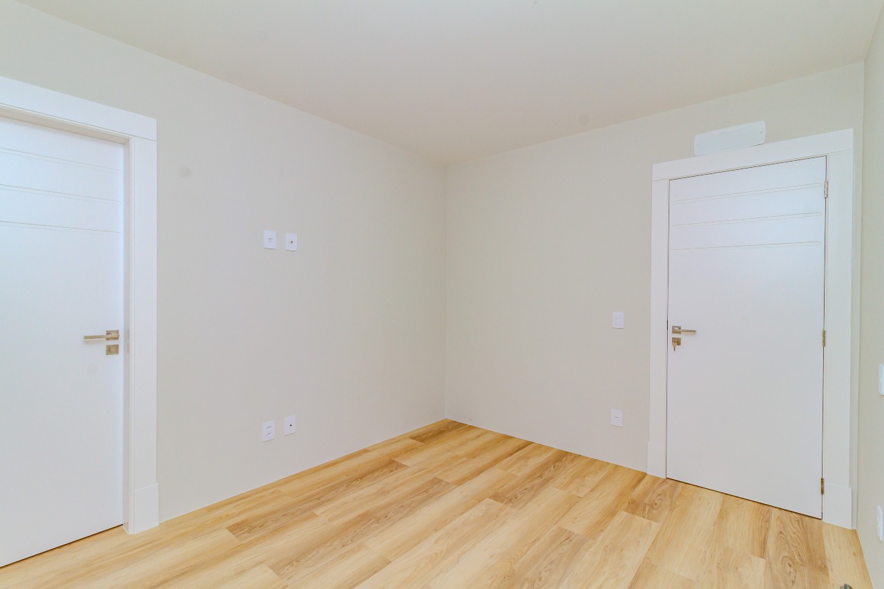 Apartamento à venda no Pioneiros: 