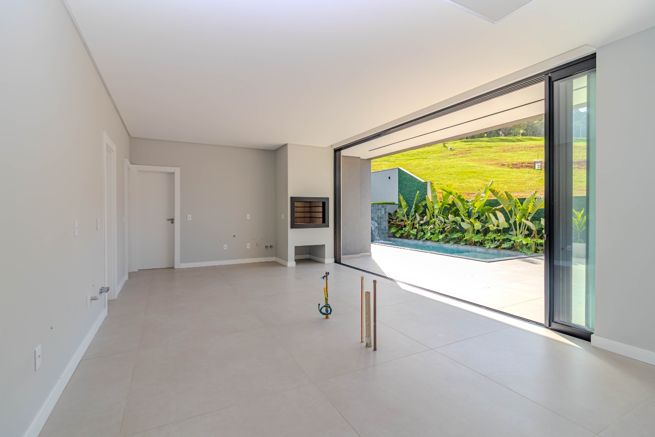 Casa de Condomínio à venda no Centro: 