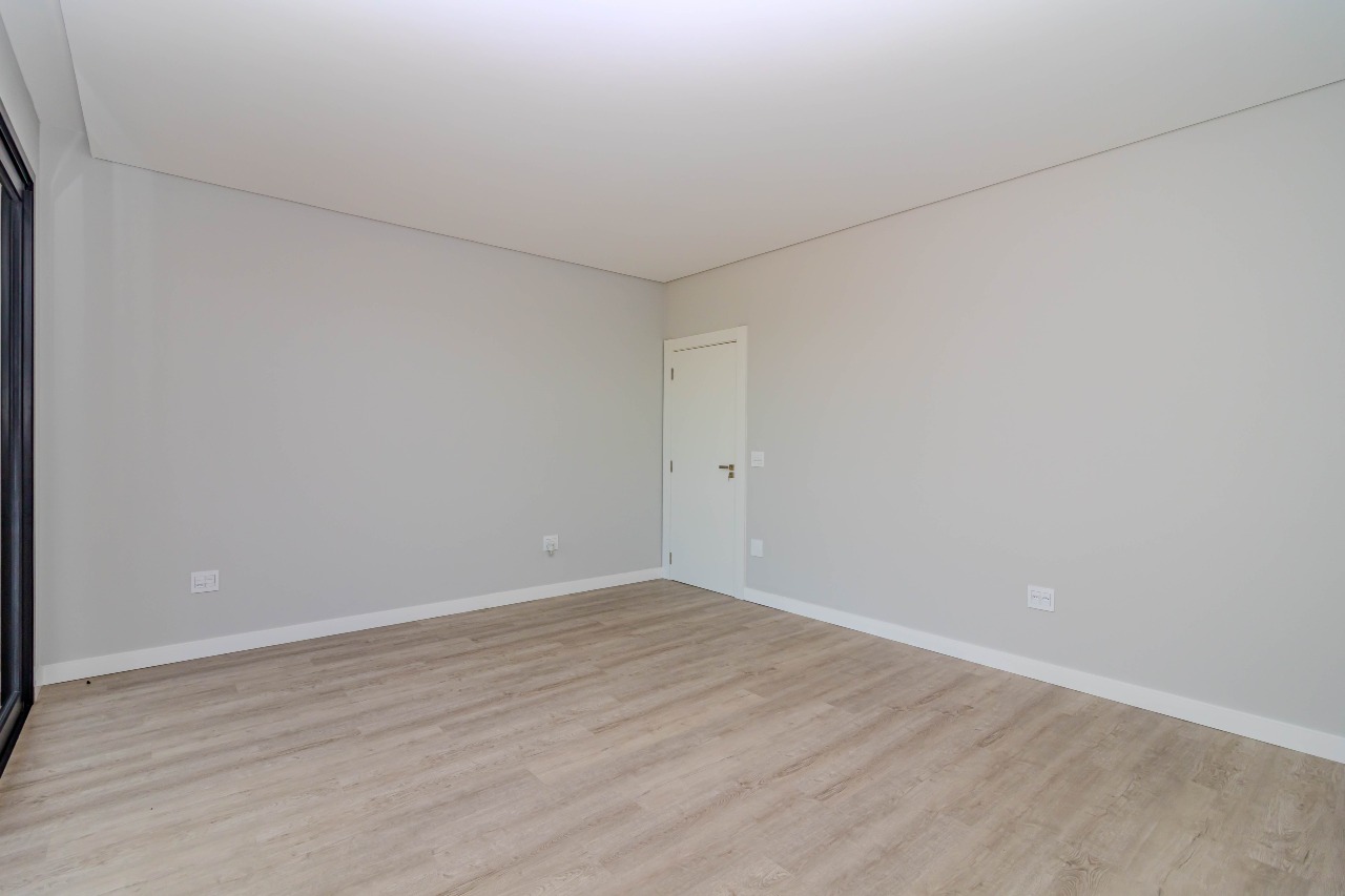 Casa de Condomínio à venda no Centro: 