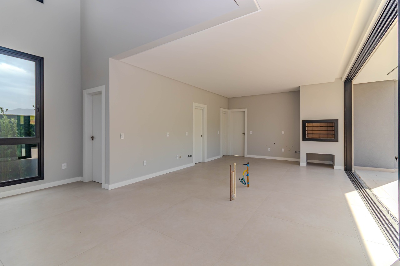 Casa de Condomínio à venda no Centro: 