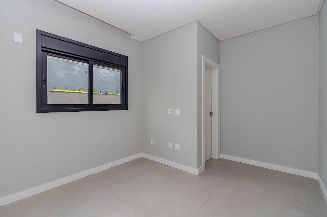 Casa de Condomínio à venda no Centro: 