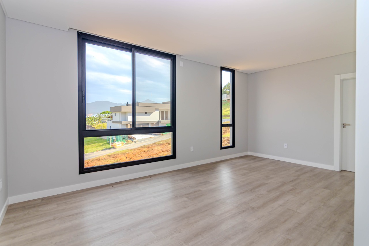 Casa de Condomínio à venda no Centro: 