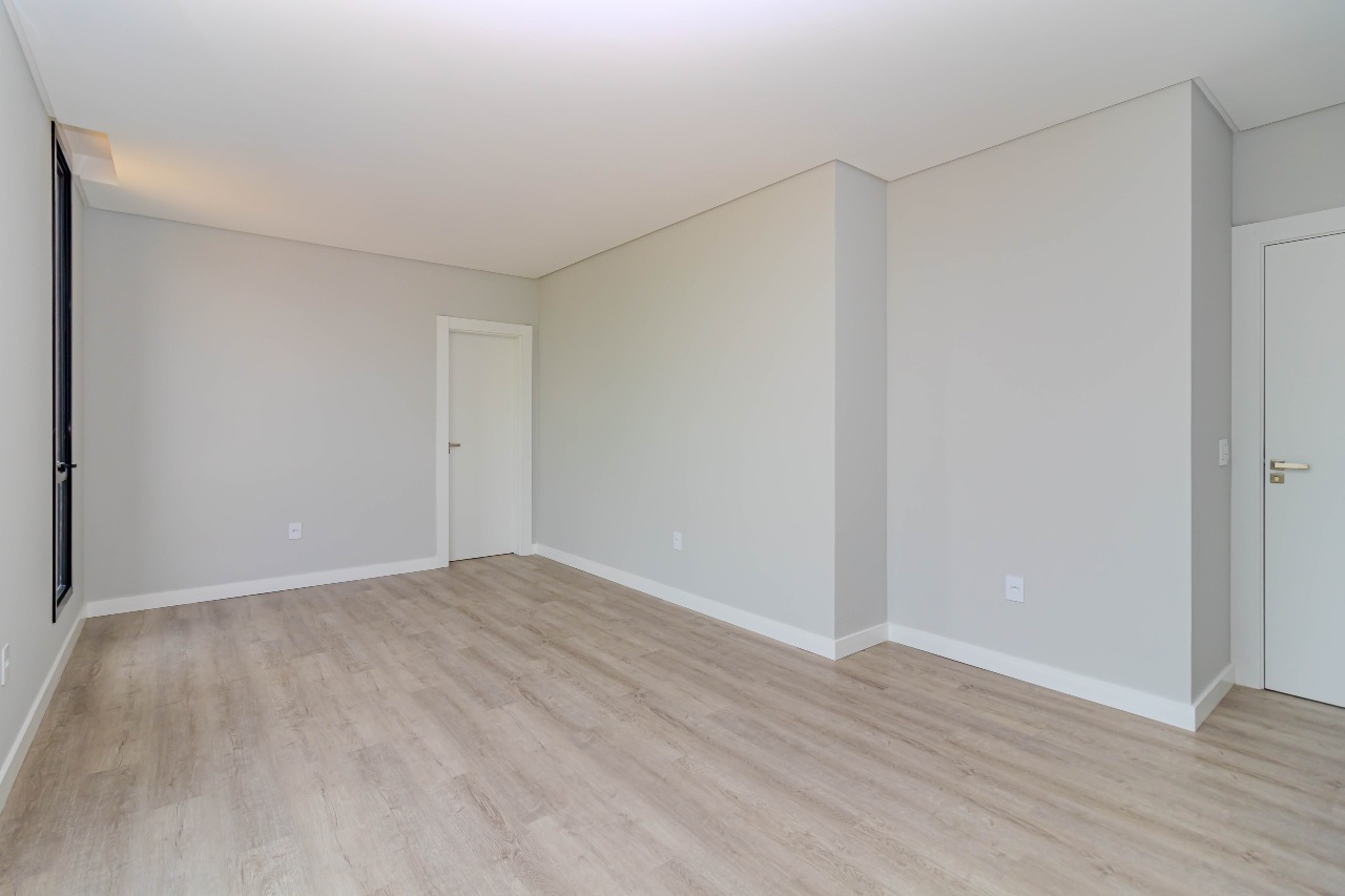 Casa de Condomínio à venda no Centro: 