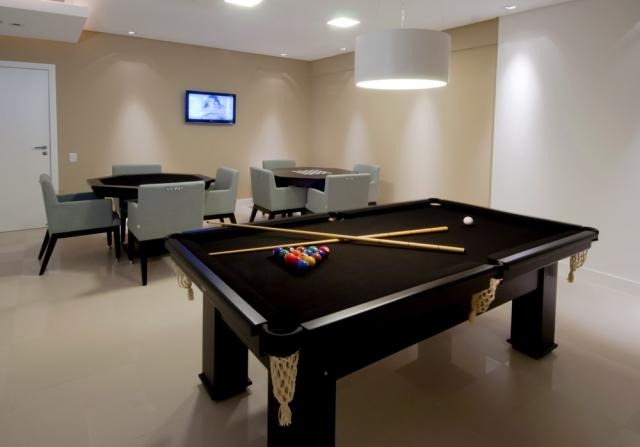 Apartamento à venda no Centro: Sala de jogos com mesa de sinuca