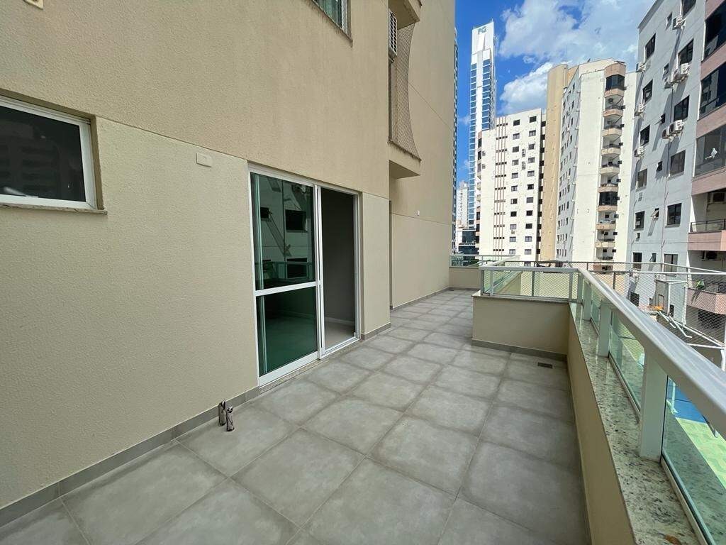 Apartamento à venda no Centro: Terraço amplo do apartamento