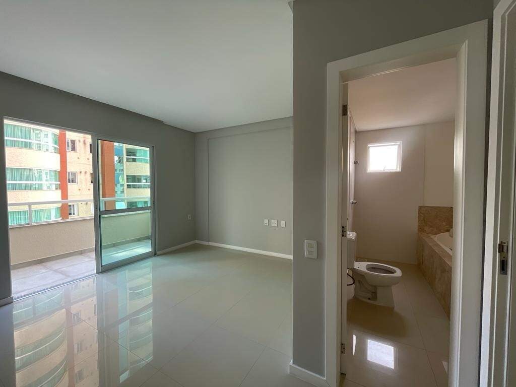 Apartamento à venda no Centro: Suíte com banheiro