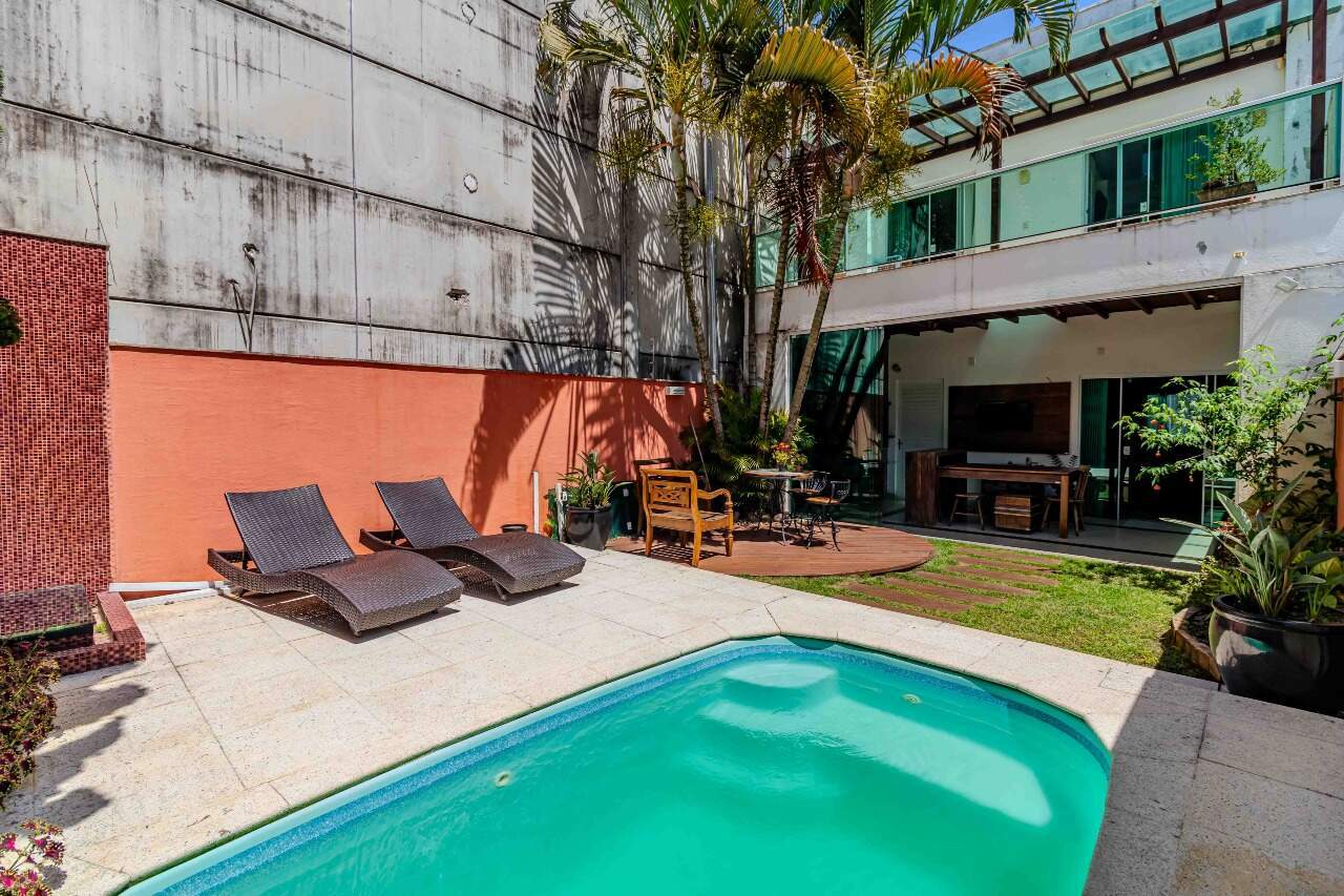 Casas à venda no Praia dos Amores: 