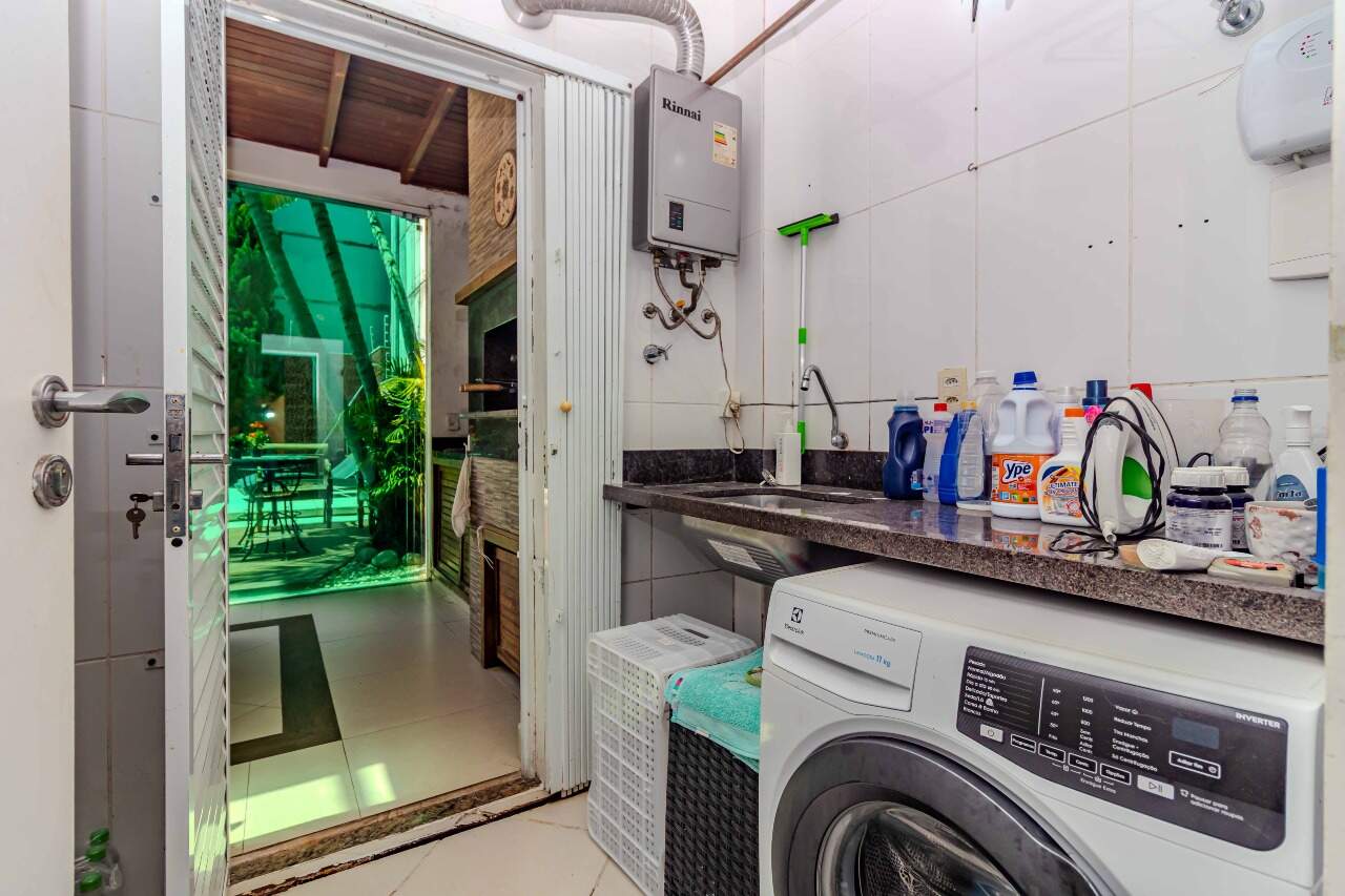 Casas à venda no Praia dos Amores: 