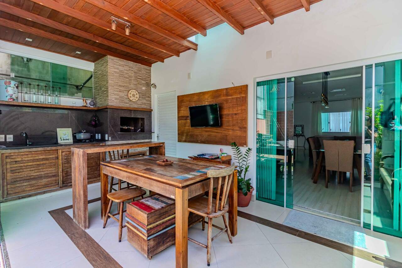 Casas à venda no Praia dos Amores: 