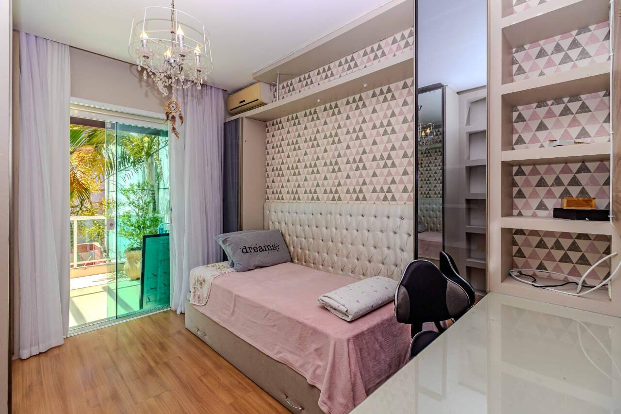 Casas à venda no Praia dos Amores: 