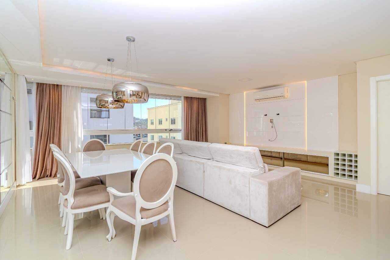 Apartamento à venda no Pioneiros: