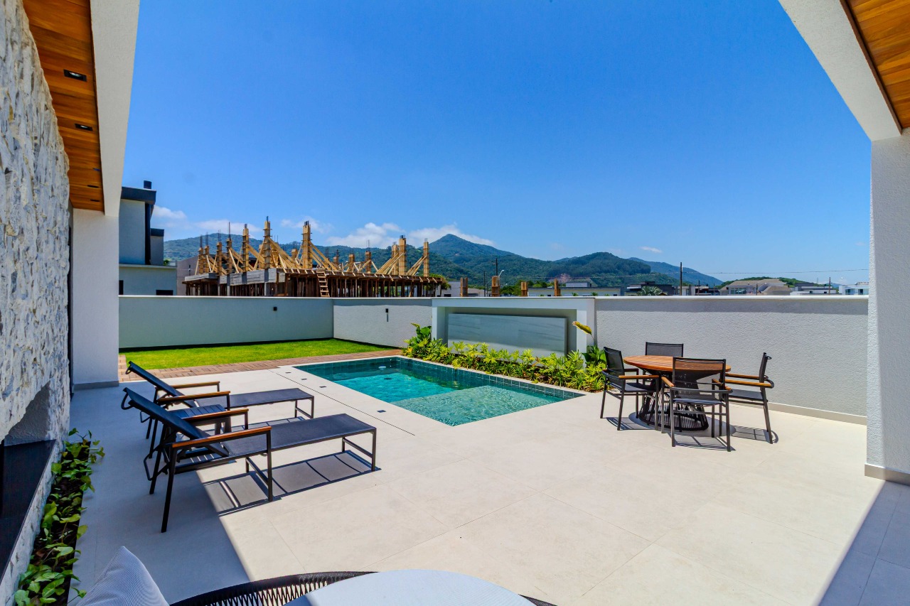 Casa de Condomínio à venda no Centro: 