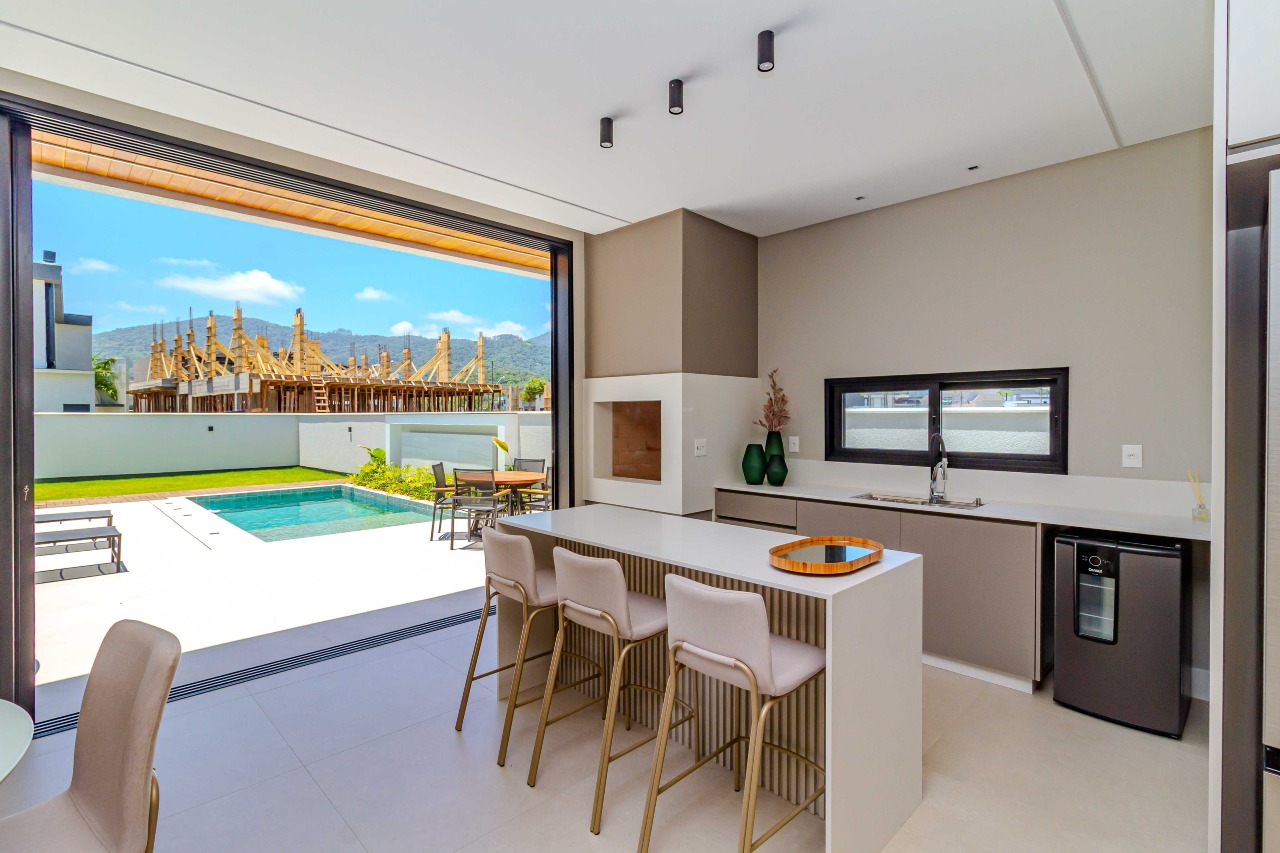 Casa de Condomínio à venda no Centro: 