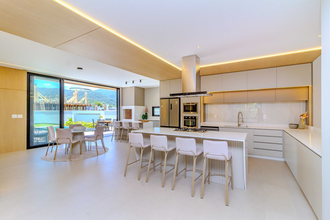 Casa de Condomínio à venda no Centro: 