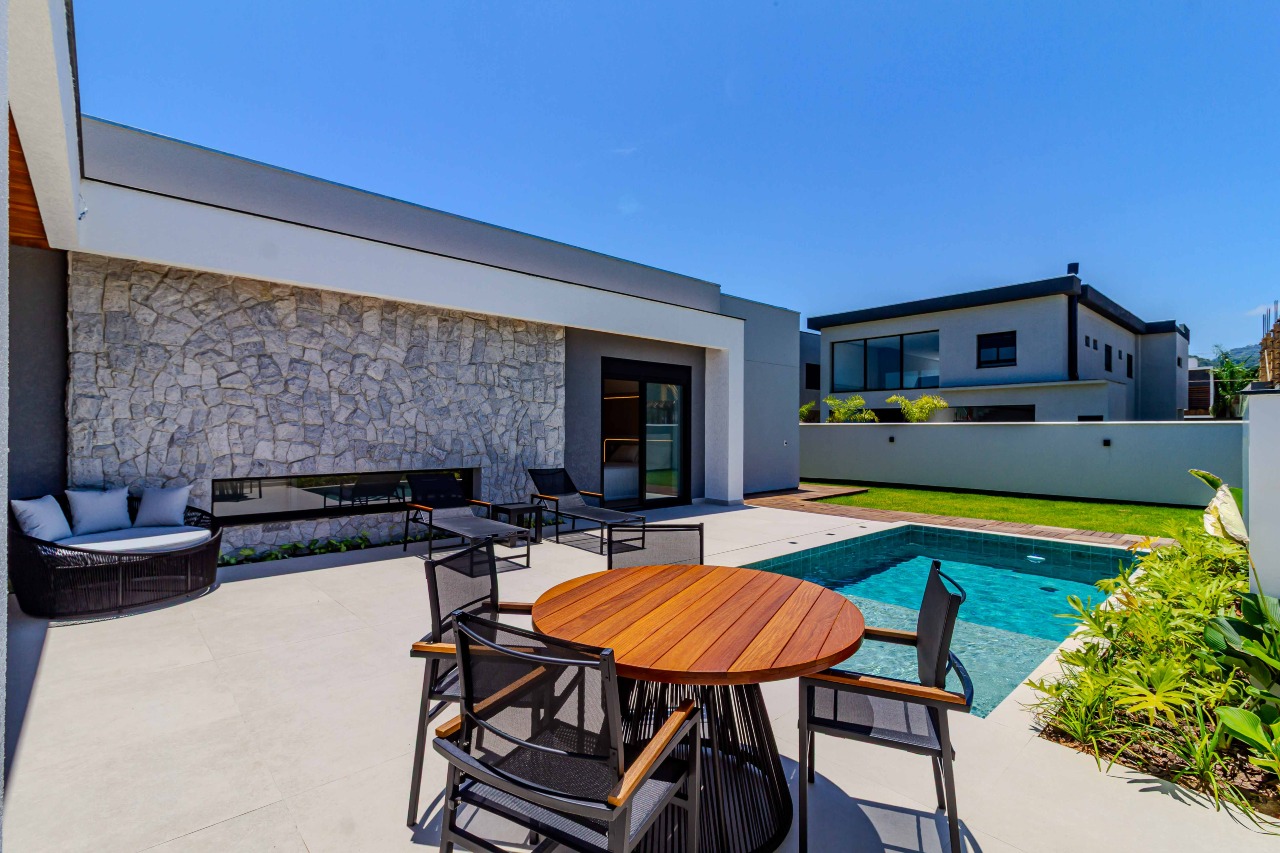 Casa de Condomínio à venda no Centro: 