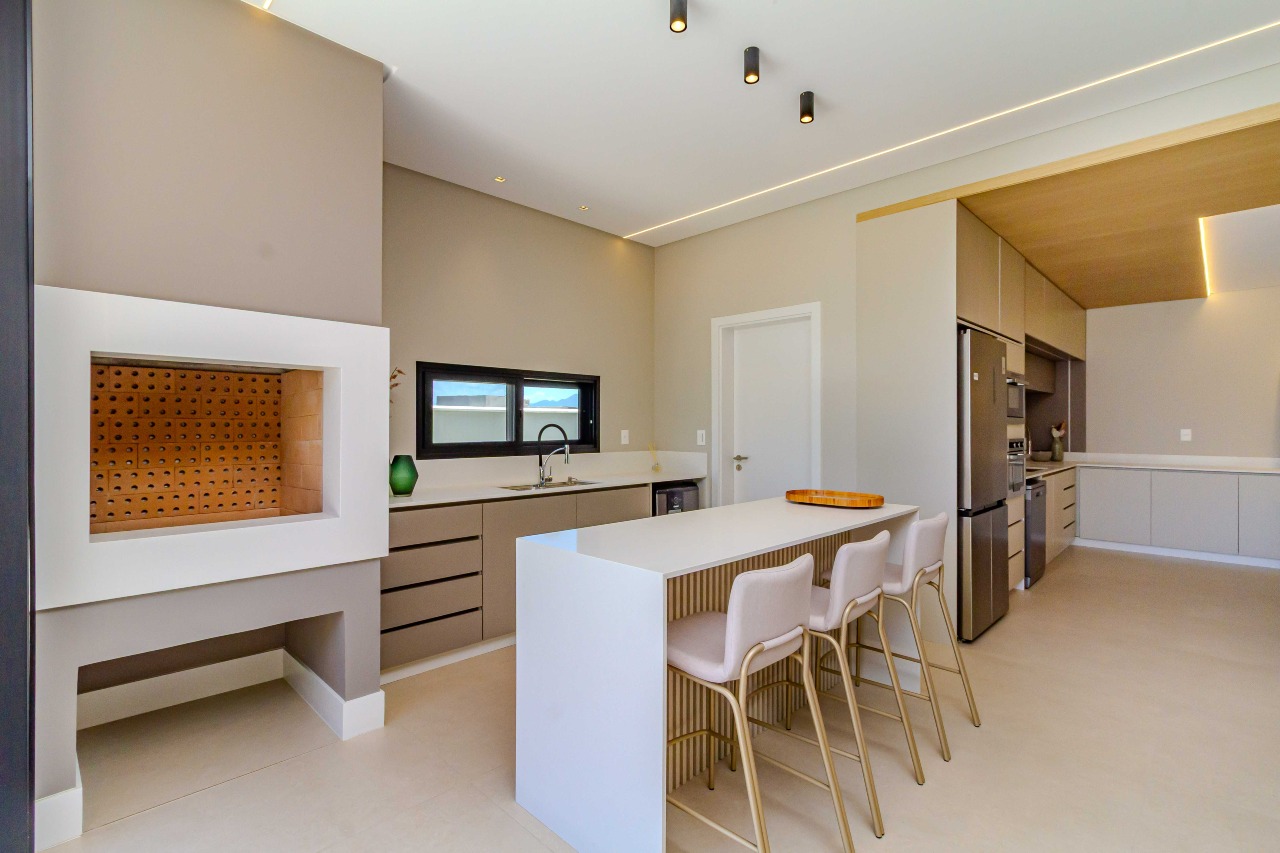 Casa de Condomínio à venda no Centro: 