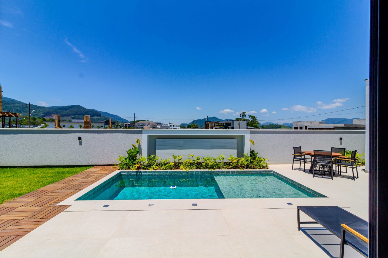 Casa de Condomínio à venda no Centro: 