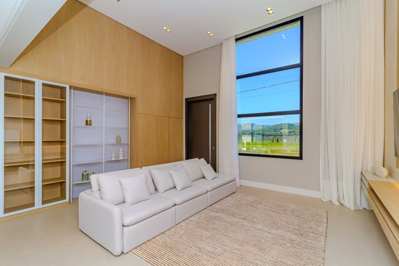 Casa de Condomínio à venda no Centro: 