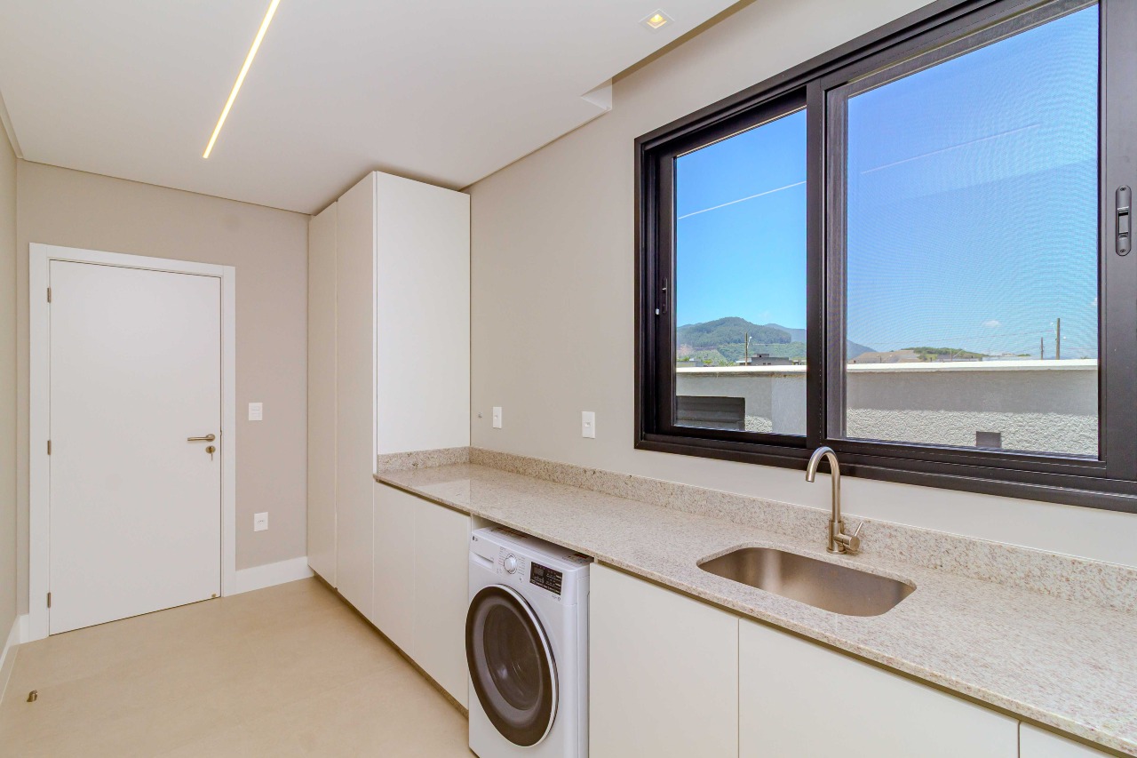 Casa de Condomínio à venda no Centro: 