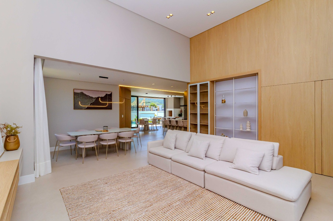 Casa de Condomínio à venda no Centro: 