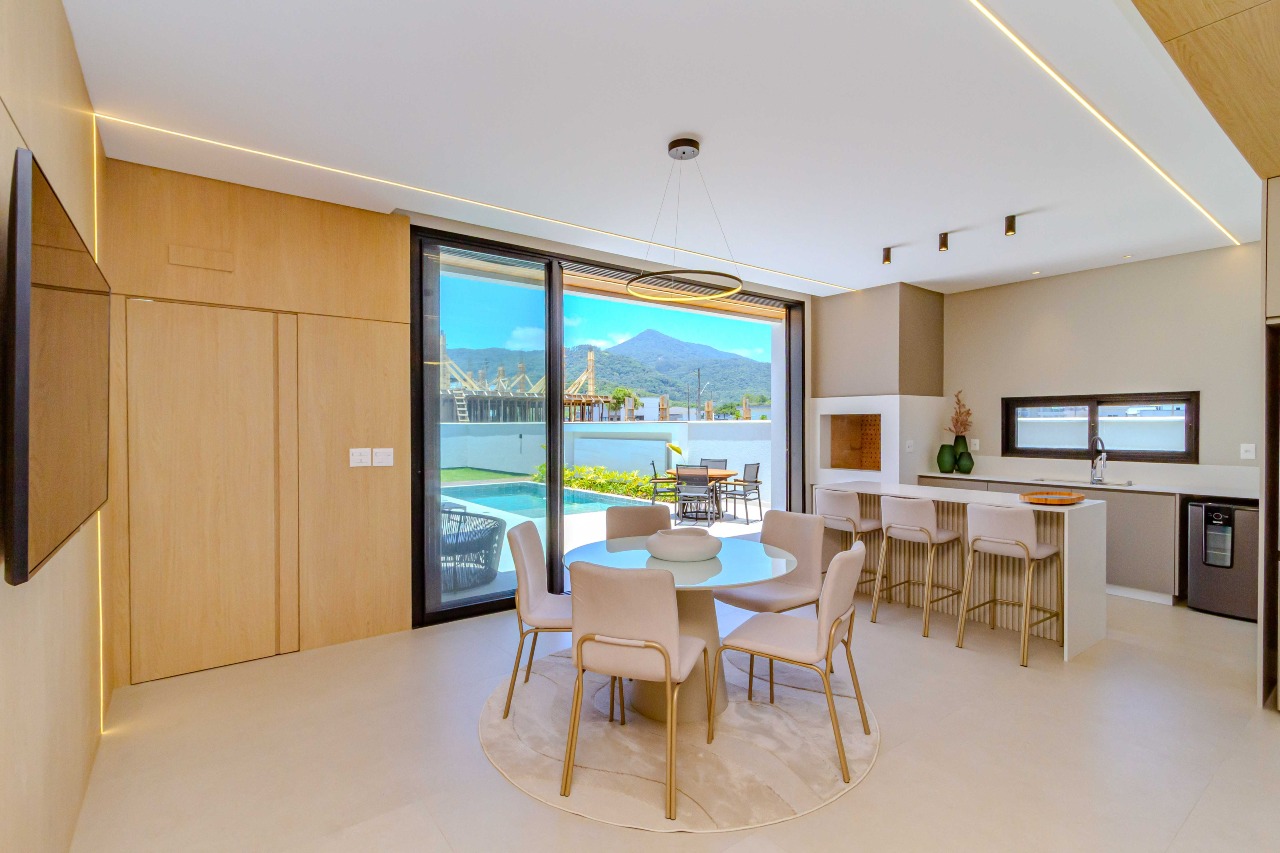 Casa de Condomínio à venda no Centro: 