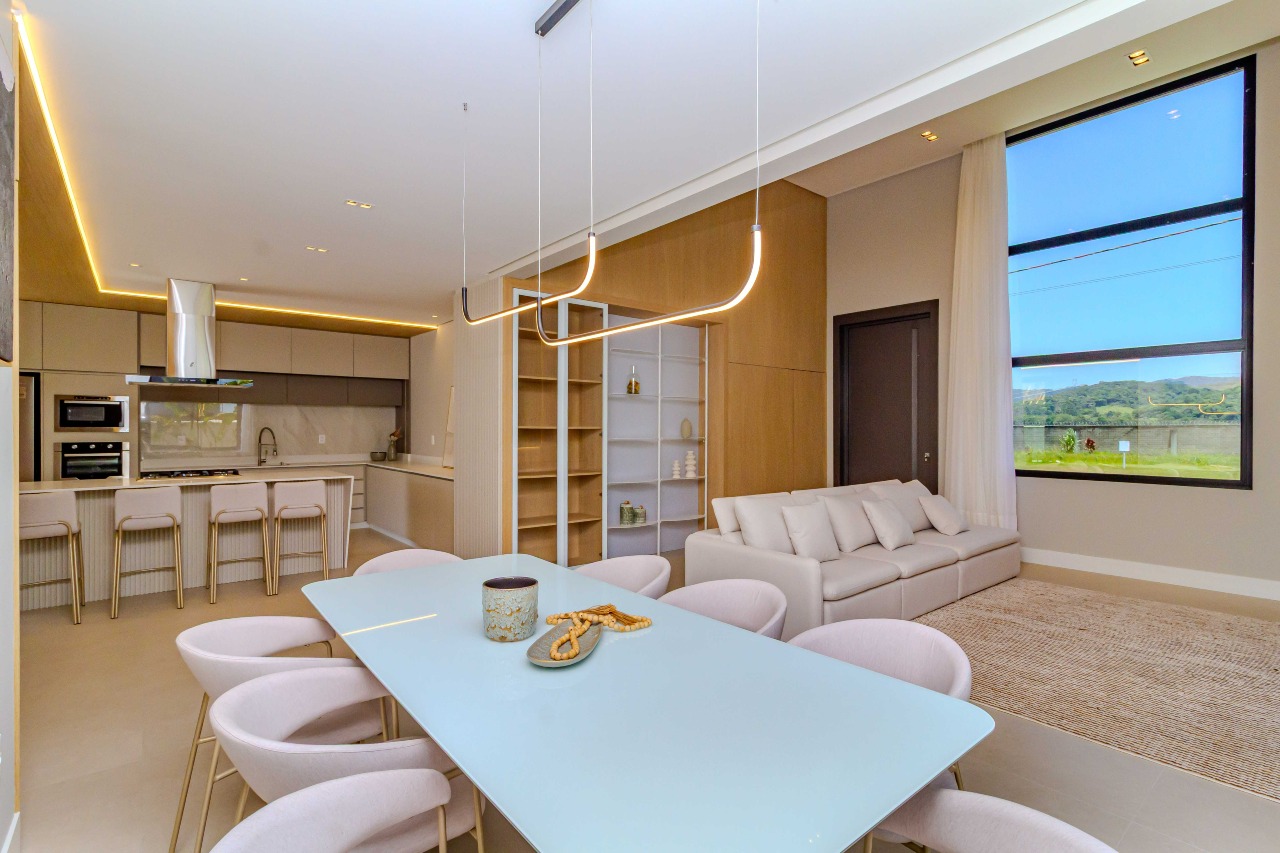 Casa de Condomínio à venda no Centro: 