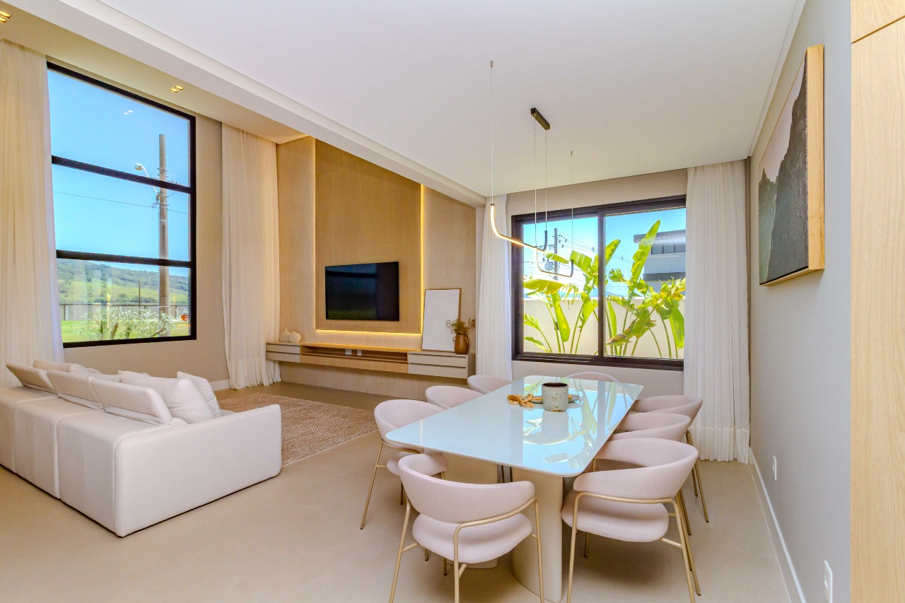 Casa de Condomínio à venda no Centro: 