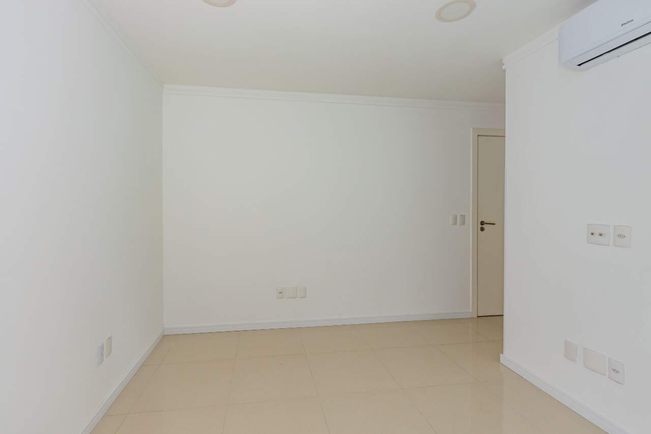 Apartamento diferenciado à venda no Pioneiros: