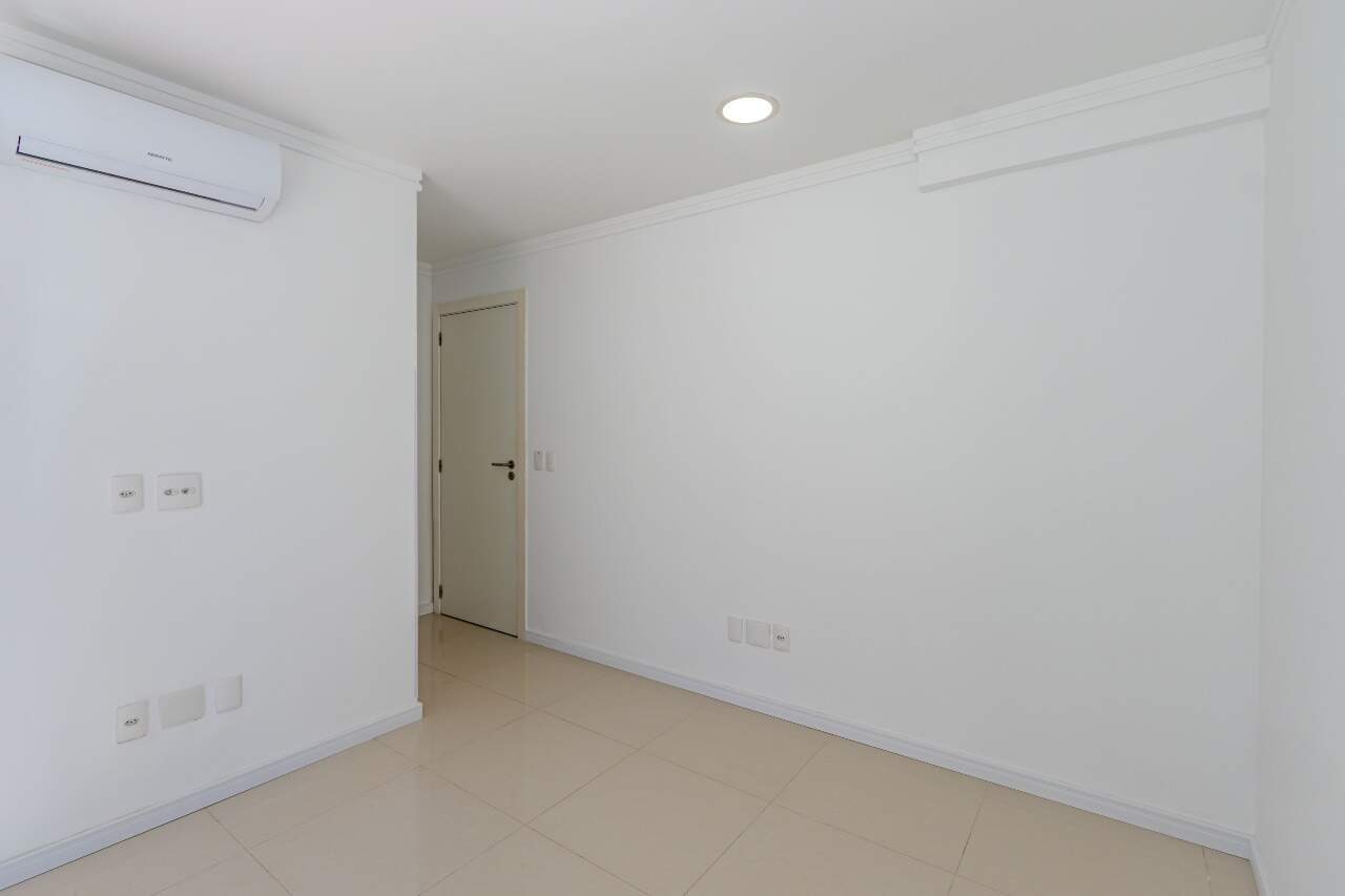 Apartamento diferenciado à venda no Pioneiros: