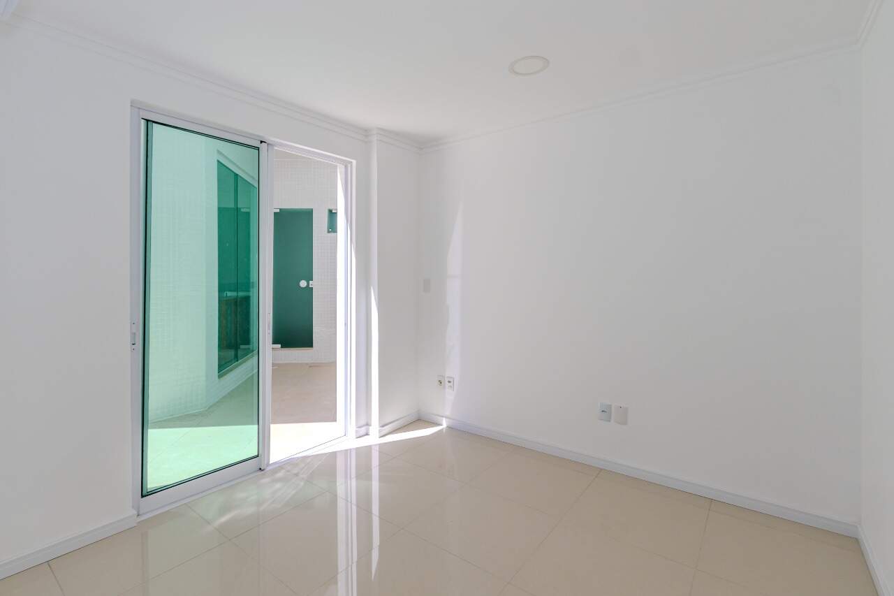 Apartamento diferenciado à venda no Pioneiros:
