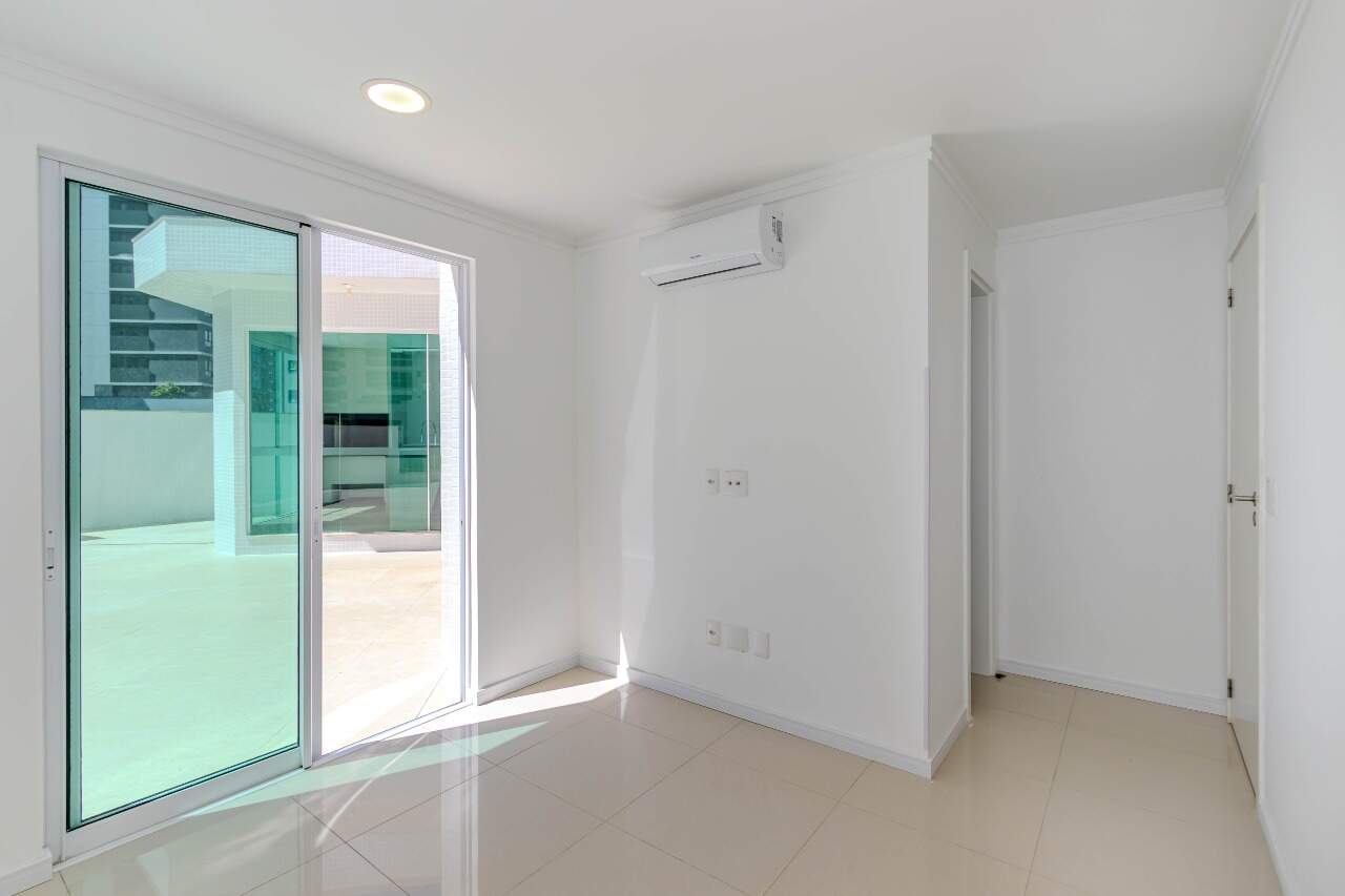 Apartamento diferenciado à venda no Pioneiros: