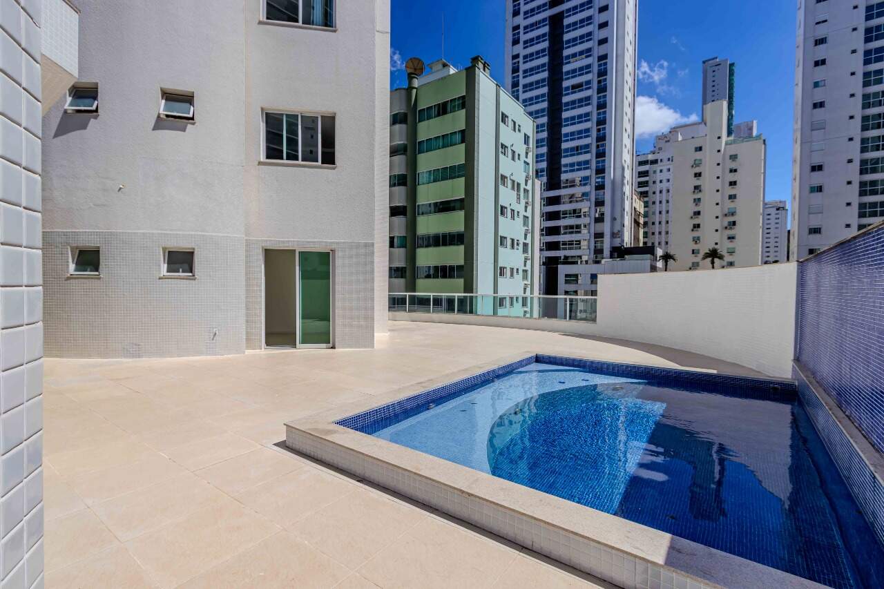 Apartamento diferenciado à venda no Pioneiros: