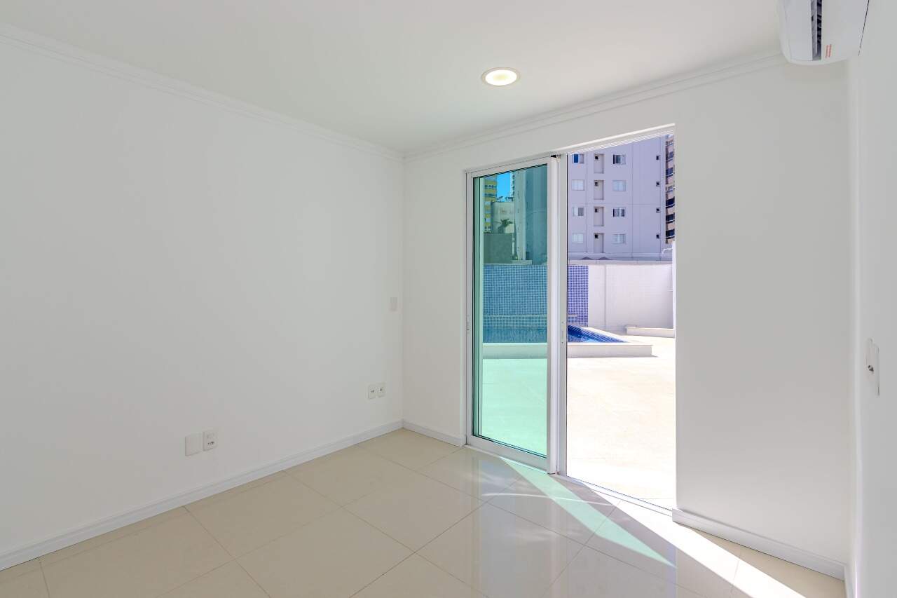 Apartamento diferenciado à venda no Pioneiros: