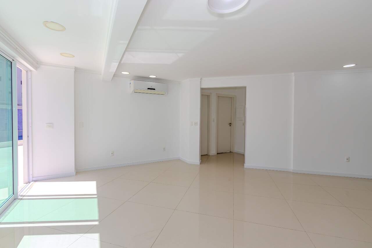 Apartamento diferenciado à venda no Pioneiros:
