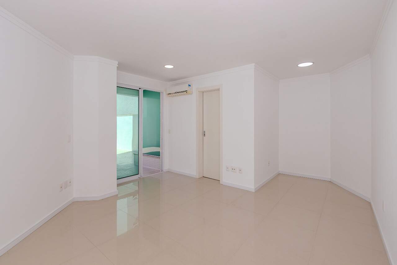 Apartamento diferenciado à venda no Pioneiros: