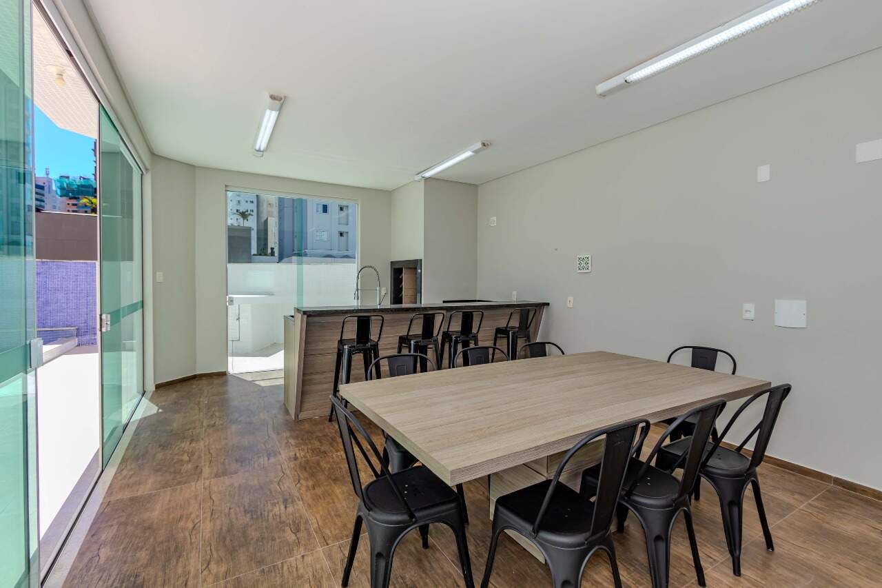 Apartamento diferenciado à venda no Pioneiros: