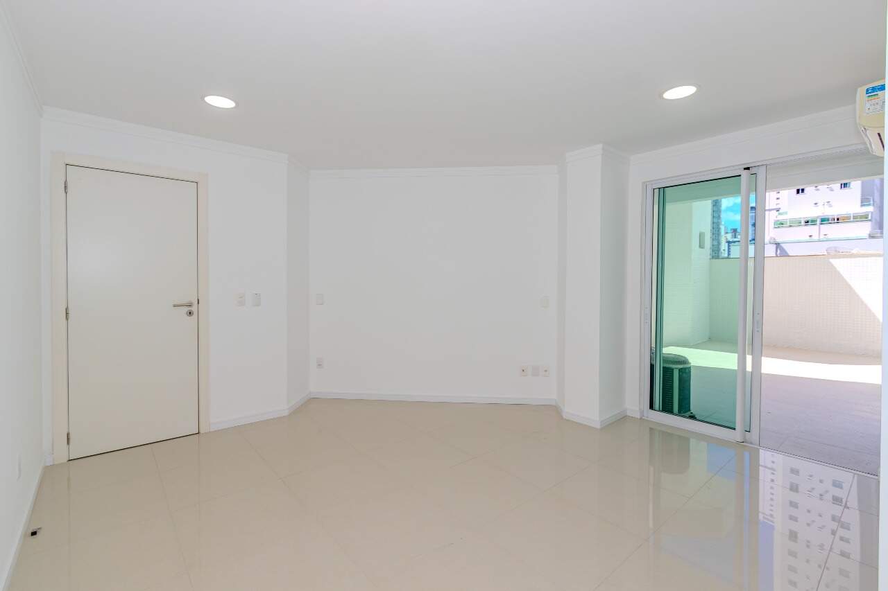 Apartamento diferenciado à venda no Pioneiros: