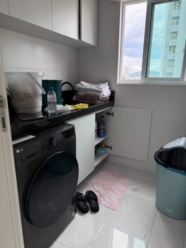 Apartamento à venda no Centro: Área de serviço com armários