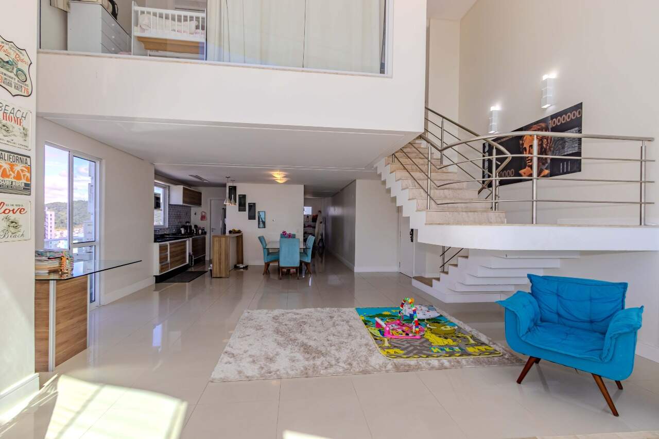 Apartamento à venda no Pioneiros: 